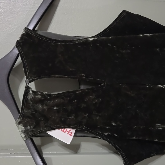 RD Style Green Velvet Dress - Picture 4 of 4